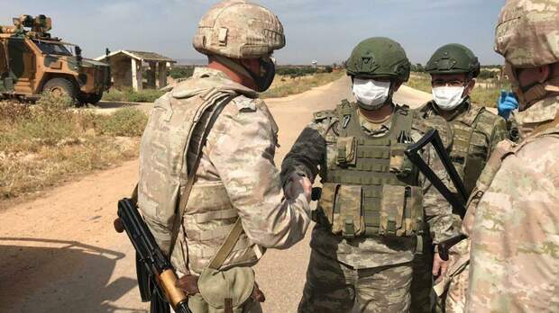 Российские и турецкие военные во время совместного патрулирования в провинции Идлиб, Сирия Российские и турецкие военные во время совместного патрулирования в провинции Идлиб, Сирия - РИА Новости, 1920, 05.09.2020