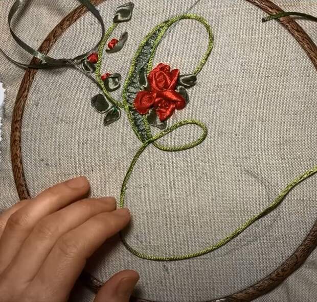 Как вышить монограмму лентами. Мастер-класс