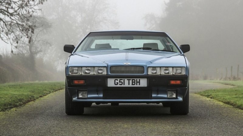 Aston Martin Lagonda с малым пробегом: самый некрасивый автомобиль всех времён