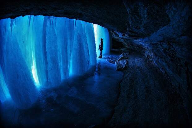 FrozenWaterfalls03 Удивительные замерзшие водопады по всему миру