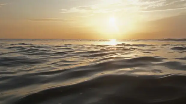 У берегов Ливана перевозивший мазут танкер получил повреждения из-за сильного ветра