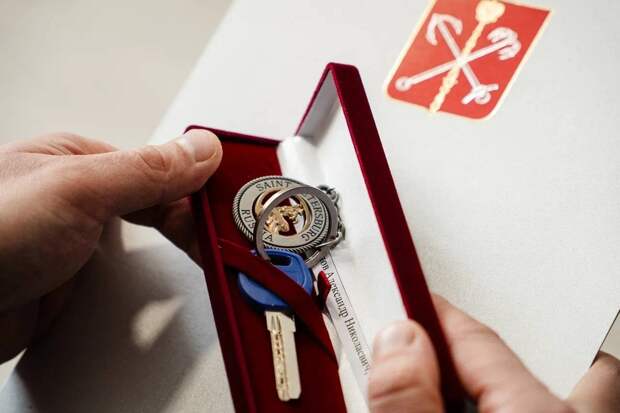 Ключи от новых квартир получили пять семей из Петербурга по льготной программе