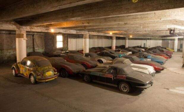 corvette_garage_42