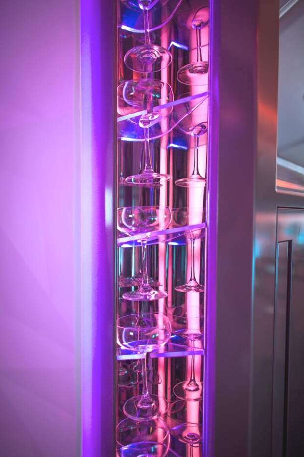 Virgin-Atlantic-Airways-Upper-Class-Bar-and-Cabin-Interior 7