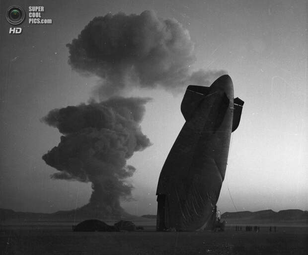 США. Невада. 7 августа 1957 года. Дирижабль, который был повреждён взрывной волной после испытаний ядерного оружия. (National Nuclear Security Administration)