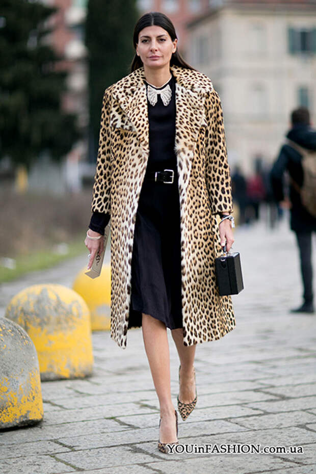 Неделя моды в Милане, уличный стиль, роскошное пальто