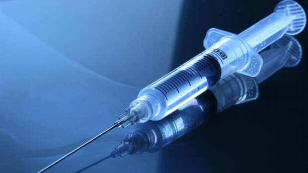 Биолог призвал россиян поторопиться с прививкой от коронавируса