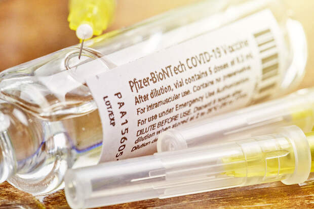 Разработчики «Спутинка V» удивились замалчиванию смертей от вакцины Pfizer