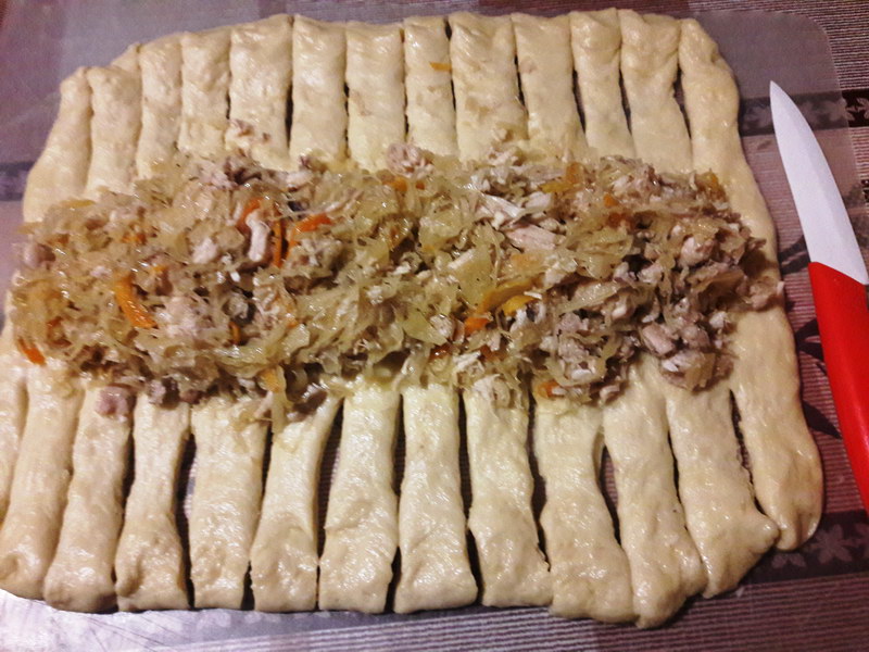 Закусочный пирог-плетёнка - замечательный вариант для завтрака или перекуса