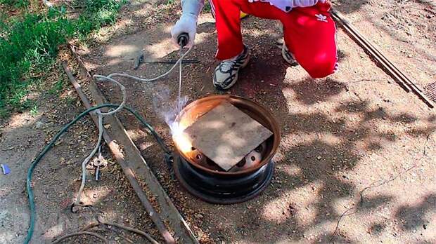 Мангал или печь барбекю из старых автомобильных дисков