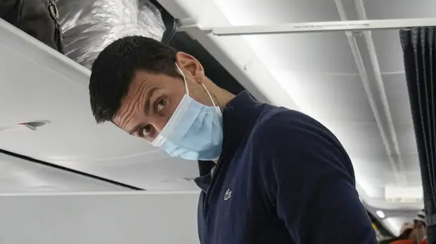 Джокович подаст в суд на правительство Австралии за жестокое обращение