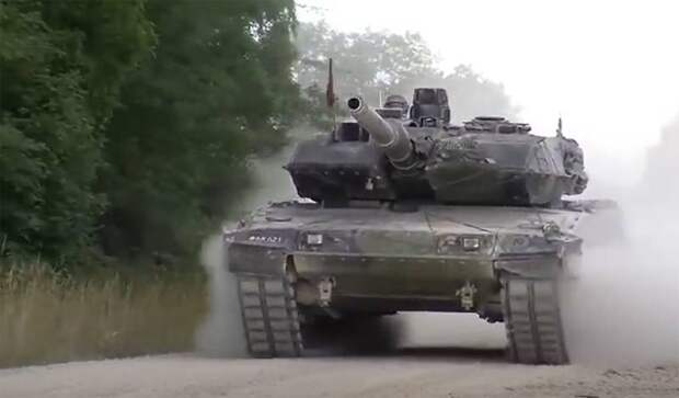 Глава Минобороны Испании: Мы не будем отправлять танки Leopard с базы хранения в Сарагосе на Украину