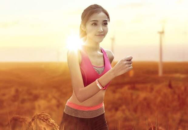 Простой, дешевый, но очень функциональный фитнес-браслет Xiaomi MiBand
