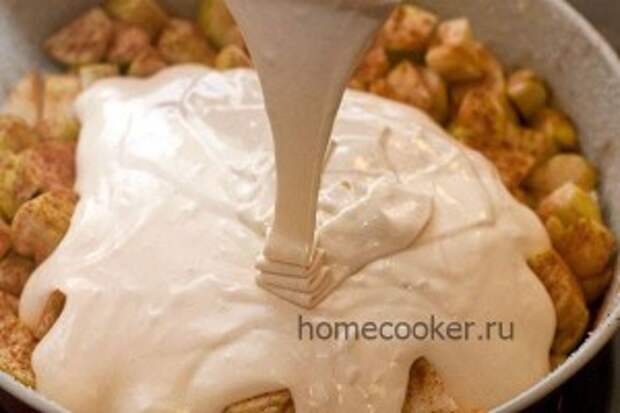 Шарлотка с яблоками Testo s yablokami 300x200 Шарлотка с яблоками