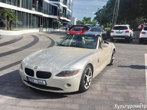 В Одессе замечен BMW, полностью обклеенный стразами. Одесса, BMW Z4, Стразы, Длиннопост