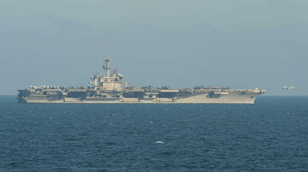 Авианосец класса Nimitz Abraham Lincoln ВМС США в Аравийском море. 21 мая 2019