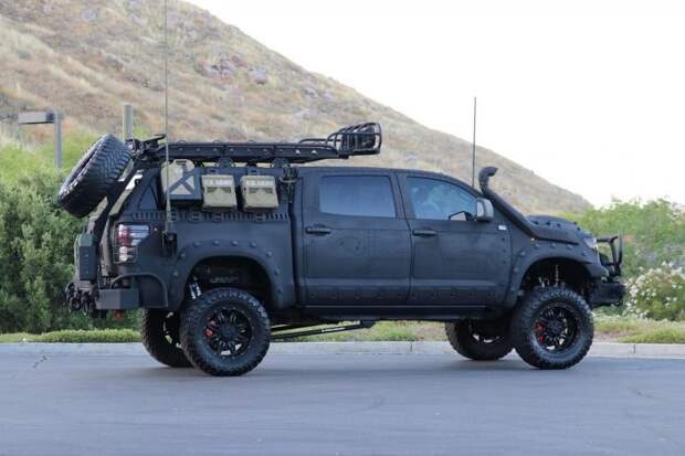 С этой сумасшедшей Toyota Tundra не страшен никакой зомби-апокалипсис