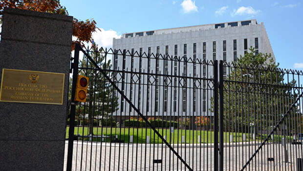 США высылают 35 российских дипломатов из страны