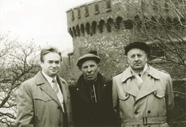 Юшкевич, Целиков и Ридевский возле Музея янтаря. 1985 год Фото: Архив автора