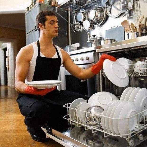 Картинки по запросу муж моет посуду