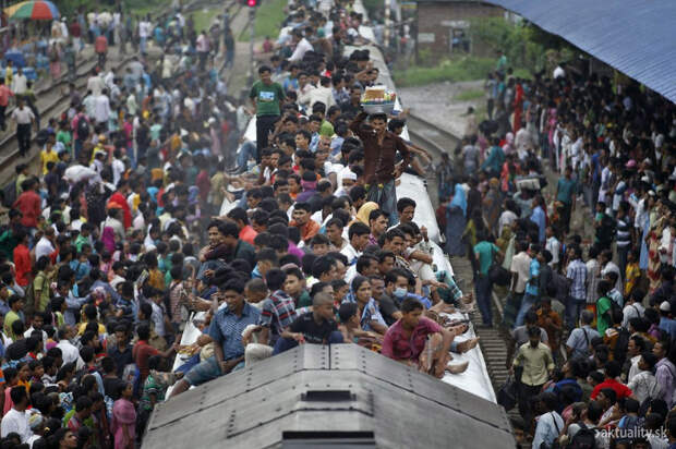 Поезд на окраине Дакки, Бангладеш