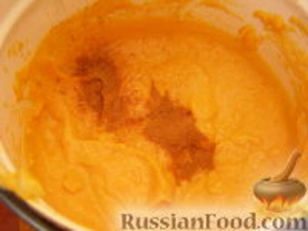 Фото приготовления рецепта: Сладкий тыквенный крем-суп с корицей - шаг №8