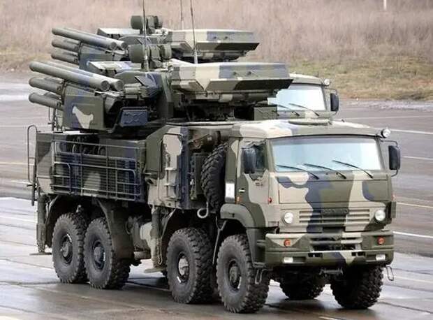 В настоящее время на вооружении Армии России стоят зенитные ракетно-артиллерийские комплексы семейства «Тунгуска» и «Панцирь». Все элементы этих ЗРПК размещены на одной боевой машине.-4