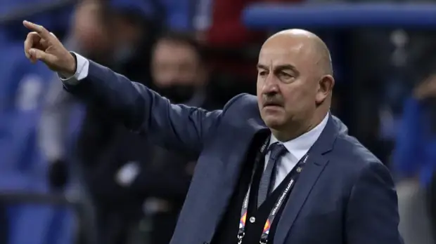 Черчесов сообщил, что ведёт переговоры с несколькими клубами