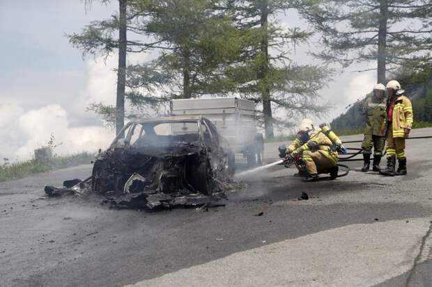 Прототип Audi A7 сгорел во время испытаний в Альпах audi, возгорание, испытание, пожар, прототип