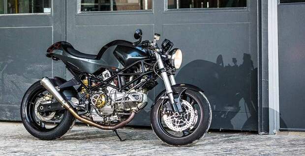 Кафе рейсер Ducati Monster 4Nol от ателье Smokin Motorcycles