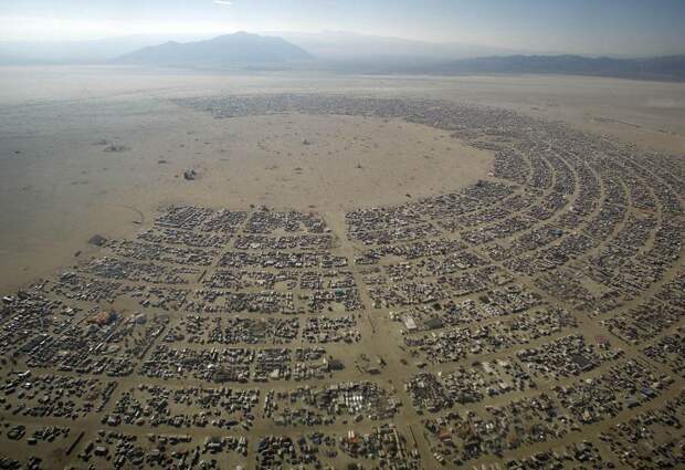 Так сверху выглядит фестиваль Burning Man, ежегодно устраиваемый в пустыне Блэк-Рок (Невада, США) достопримечательности, другой взгляд, интересно и познавательно, мир, планета, с другого ракурса, фото
