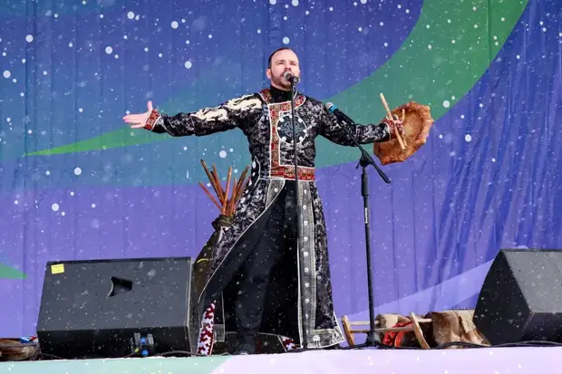 Именитые артисты выступили на Дне оленевода в Салехарде