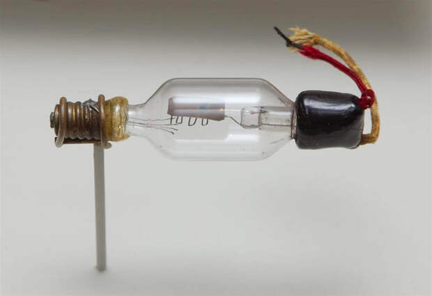 Представляем вакуумный транзистор: устройство, сделанное из пустоты
