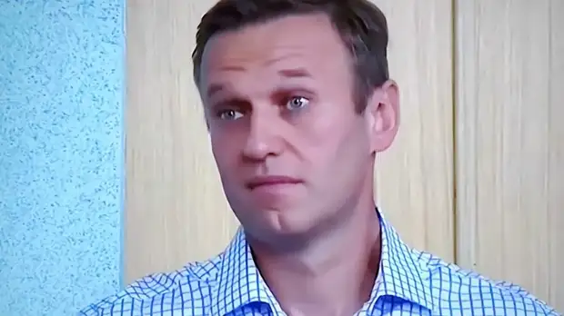 Макрон и Меркель вызвались помочь "отравленному" Навальному