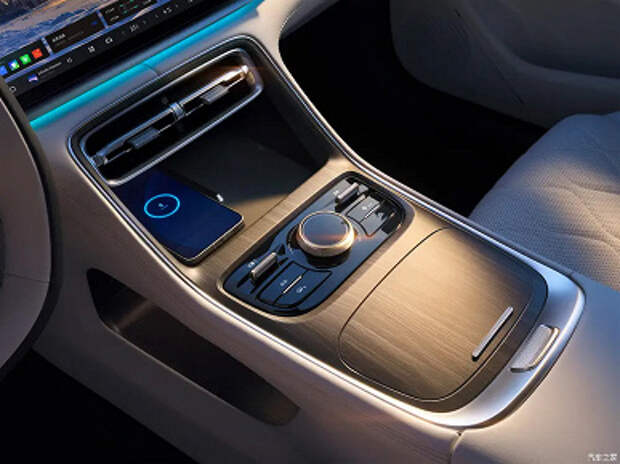 Аналог Toyota Camry и Honda Accord от Geely с запасом хода 2100 км, расходом 2 л на 100 км и мощностью 238 л.с. Geely Galaxy A7 EM-i показали во всей красе