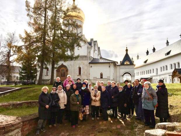 Активные пенсионеры из Савеловского посетили монастырь в Звенигороде