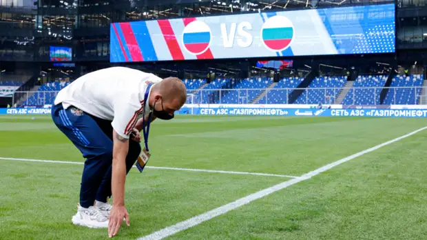 Болельщики сборной России подготовили плакаты на матч с Болгарией