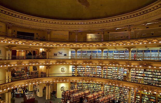 Книжный магазин в здании театра: El Ateneo Grand Splendid Книжный магазин в здании театра: El Ateneo Grand Splendid