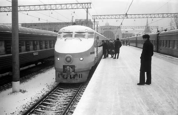 Каким был первый реактивный поезд в СССР