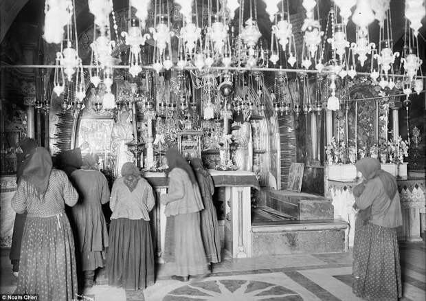 Храм Гроба Господня в 1898 году (слева) и в наши дни Израиль, архивные фотографии, иерусалим, история, прошлое и настоящее, сравнение, тогда и сейчас, тогда и сегодня