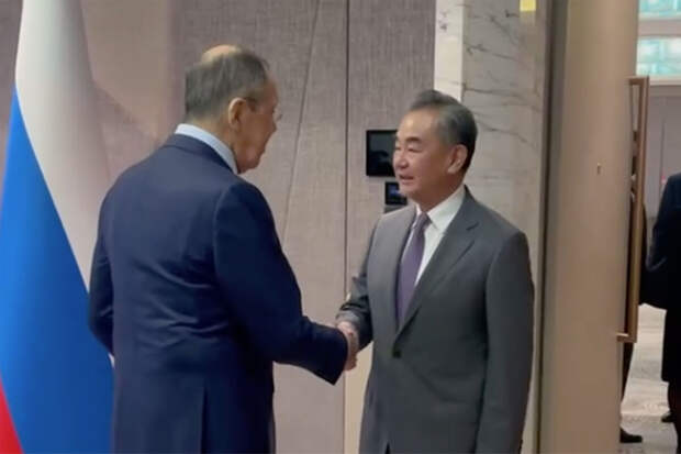 Лавров поблагодарил Ван И за неучастие КНР в швейцарской конференции по Украине