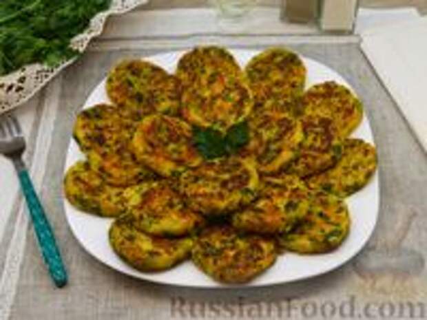 Фото к рецепту: Картофельные котлеты с рисом и зеленью