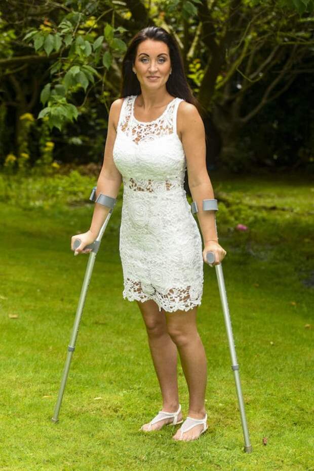 Когда жену парализовало, муж бросил ее одну с четырьмя детьми, но сильная женщина сумела стать на ноги и найти любовь