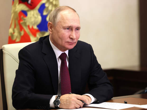 Владимир Путин подписал закон о полном запрете пропаганды ЛГБТ, педофилии и смены пола