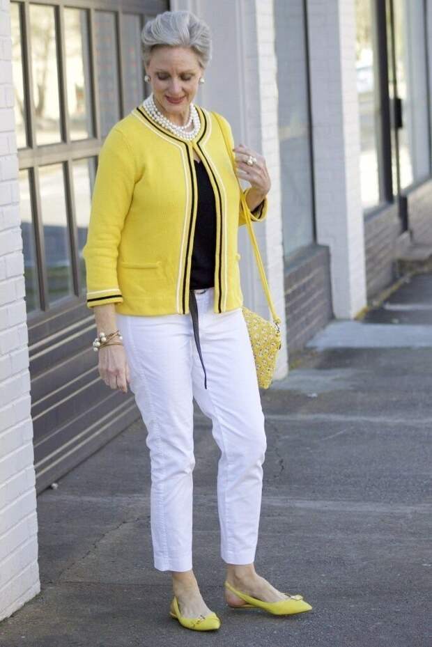 Как носить желтый цвет женщине 50+ этой весной и летом