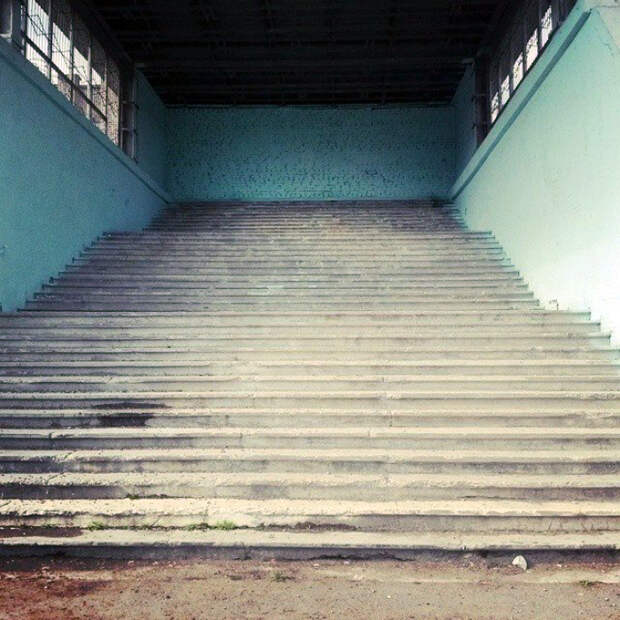 Лестница в стену. Лестница в стену.
