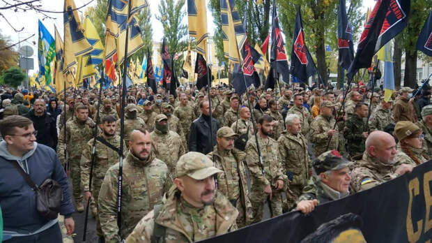 Кризис на границе Белоруссии и Польши: Боевики «Азова» готовы выехать для помощи Варшаве