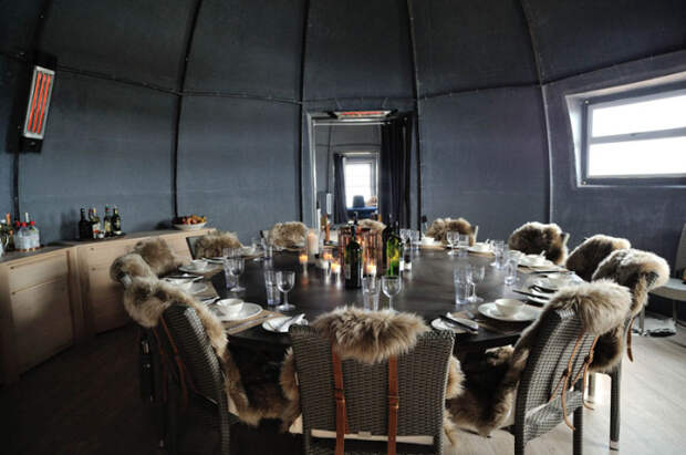 Купольный дом в Антарктиде. Столовая.