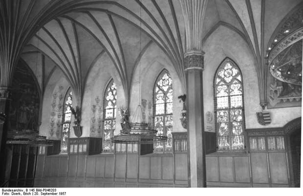 File:Bundesarchiv B 145 Bild-P046203, Marienburg, Fenster im Remter.jpg