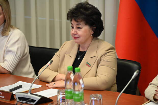 Маврина отметила, что работа госслужащих должна быть направлена на помощь гражданам